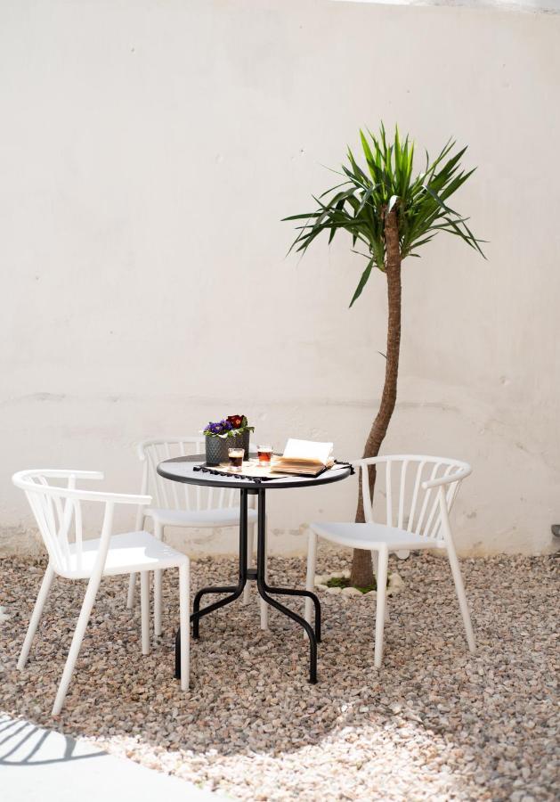 Patio Apartment Near Metro & Acropolis Athen Eksteriør billede