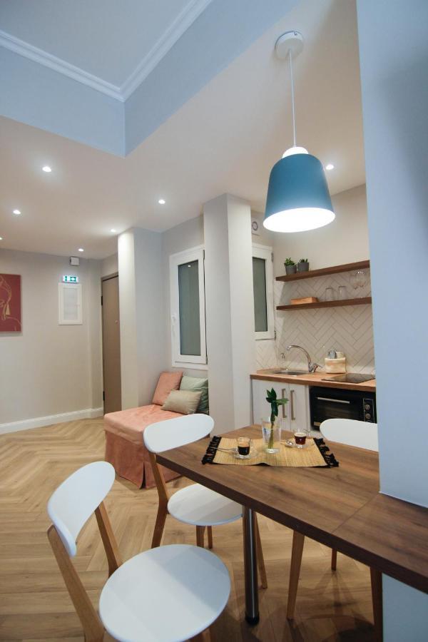Patio Apartment Near Metro & Acropolis Athen Eksteriør billede